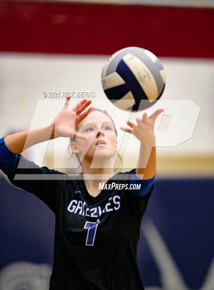 Thumbnail 1 in College Park vs Grand Oaks photogallery.