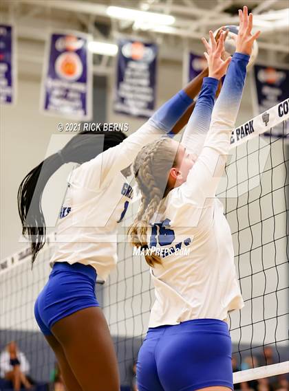 Thumbnail 2 in College Park vs Grand Oaks photogallery.