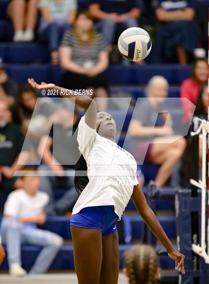 Thumbnail 3 in College Park vs Grand Oaks photogallery.