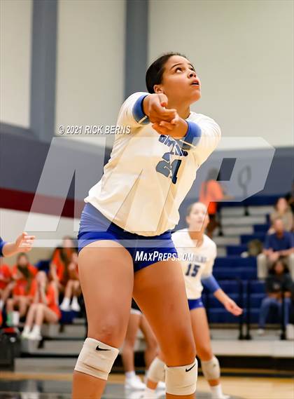 Thumbnail 2 in College Park vs Grand Oaks photogallery.