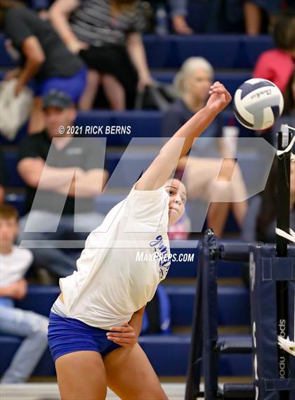 Thumbnail 3 in College Park vs Grand Oaks photogallery.