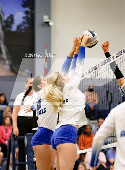 Thumbnail 3 in College Park vs Grand Oaks photogallery.