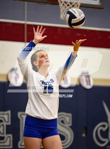 Thumbnail 3 in College Park vs Grand Oaks photogallery.