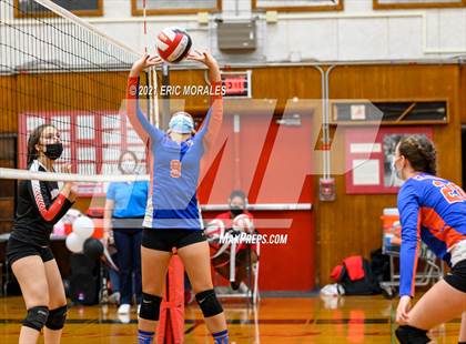 Thumbnail 3 in Clairemont @ Hoover photogallery.
