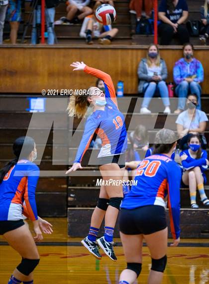 Thumbnail 3 in Clairemont @ Hoover photogallery.