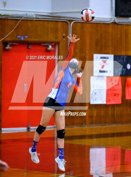 Thumbnail 1 in Clairemont @ Hoover photogallery.