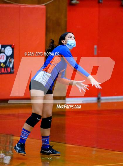 Thumbnail 3 in Clairemont @ Hoover photogallery.