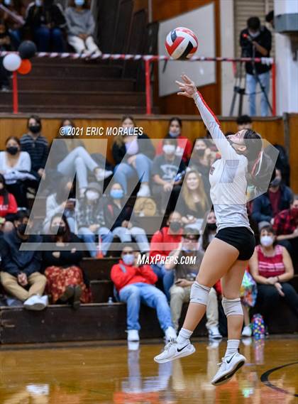 Thumbnail 2 in Clairemont @ Hoover photogallery.