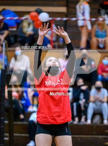 Thumbnail 3 in Clairemont @ Hoover photogallery.