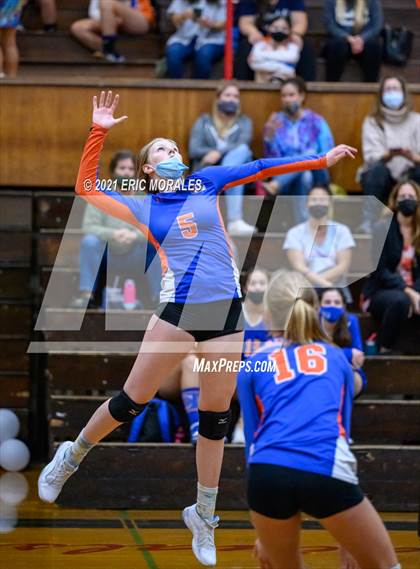 Thumbnail 2 in Clairemont @ Hoover photogallery.