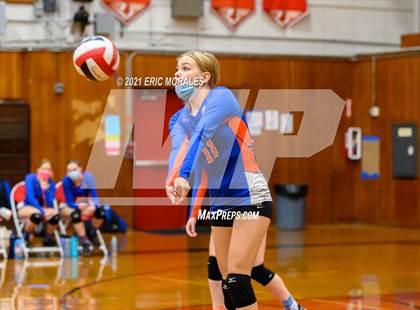 Thumbnail 3 in Clairemont @ Hoover photogallery.