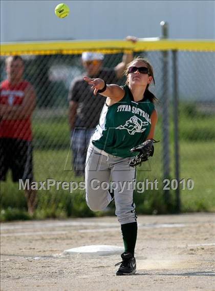 Thumbnail 2 in Boylan vs. Harlem (Class 4A Regional Semifinal) photogallery.