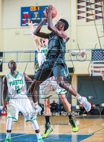 Thumbnail 3 in Drake vs. Moreau Catholic (Prep2Prep Tip-Off Classic) photogallery.