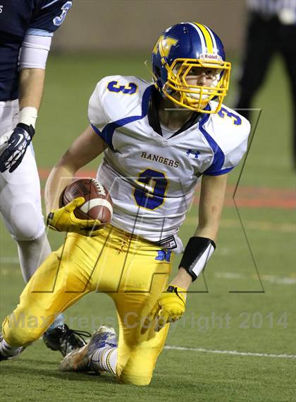 Thumbnail 3 in Corona del Mar vs. Nordhoff (CIF SoCal Regional D3 Final) photogallery.