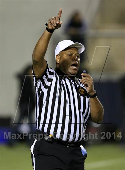 Thumbnail 1 in Corona del Mar vs. Nordhoff (CIF SoCal Regional D3 Final) photogallery.