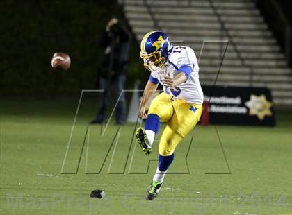 Thumbnail 2 in Corona del Mar vs. Nordhoff (CIF SoCal Regional D3 Final) photogallery.