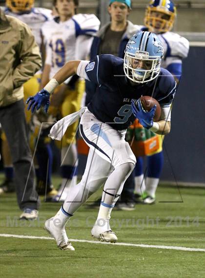 Thumbnail 1 in Corona del Mar vs. Nordhoff (CIF SoCal Regional D3 Final) photogallery.
