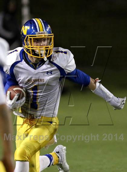 Thumbnail 3 in Corona del Mar vs. Nordhoff (CIF SoCal Regional D3 Final) photogallery.