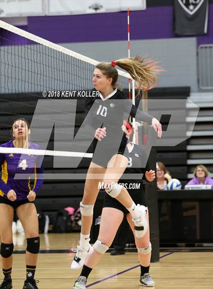 Thumbnail 1 in Troy vs Avondale (MHSAA District Quarterfinal) photogallery.