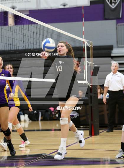 Thumbnail 3 in Troy vs Avondale (MHSAA District Quarterfinal) photogallery.