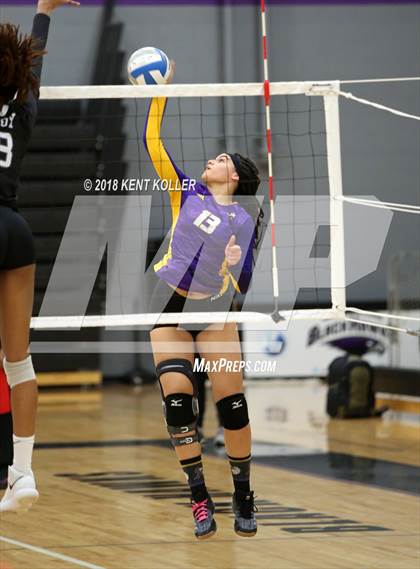 Thumbnail 3 in Troy vs Avondale (MHSAA District Quarterfinal) photogallery.