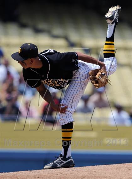 Thumbnail 3 in Cleveland vs. San Fernando (CIF LACS D1 Final) photogallery.