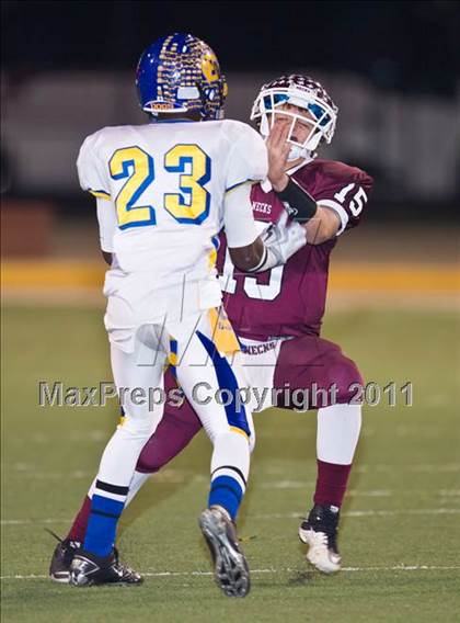 Thumbnail 2 in Chapel Hill vs. Columbia (3A Regional Semifinals) photogallery.