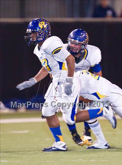 Thumbnail 1 in Chapel Hill vs. Columbia (3A Regional Semifinals) photogallery.