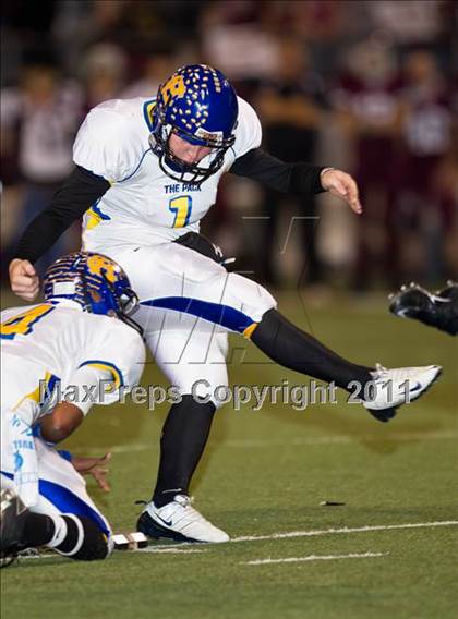 Thumbnail 2 in Chapel Hill vs. Columbia (3A Regional Semifinals) photogallery.