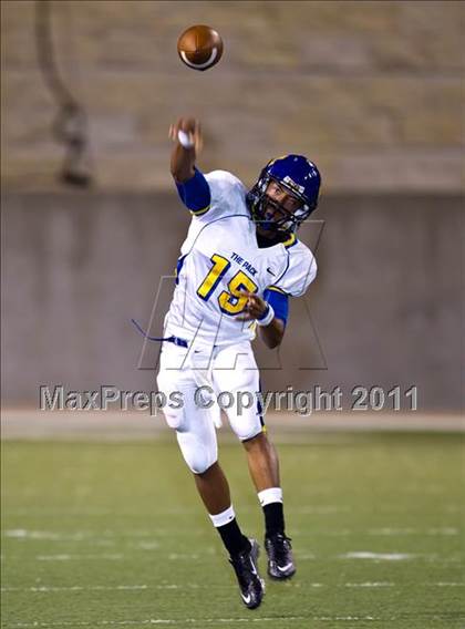 Thumbnail 2 in Chapel Hill vs. Columbia (3A Regional Semifinals) photogallery.