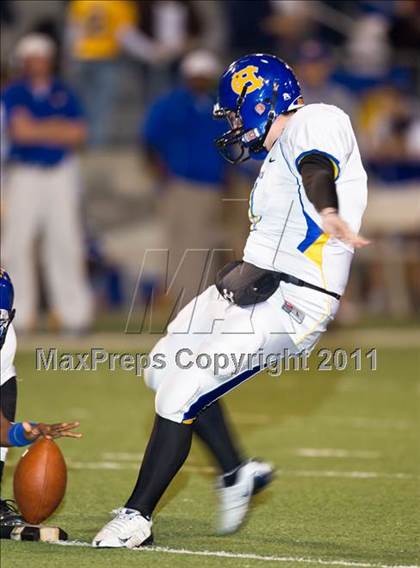 Thumbnail 3 in Chapel Hill vs. Columbia (3A Regional Semifinals) photogallery.