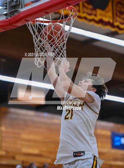 Thumbnail 2 in Francis Parker vs. La Costa Canyon (Torrey Pines Holiday Classic) photogallery.