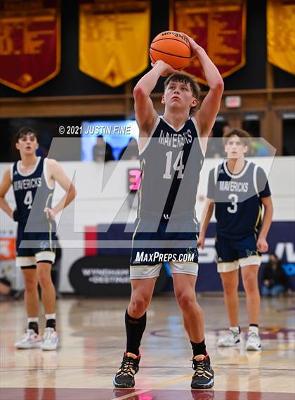 Thumbnail 2 in Francis Parker vs. La Costa Canyon (Torrey Pines Holiday Classic) photogallery.
