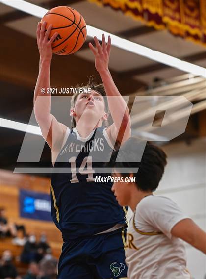 Thumbnail 3 in Francis Parker vs. La Costa Canyon (Torrey Pines Holiday Classic) photogallery.
