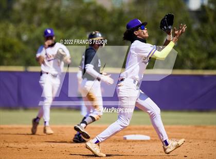 Thumbnail 1 in Lennard vs. Robinson photogallery.