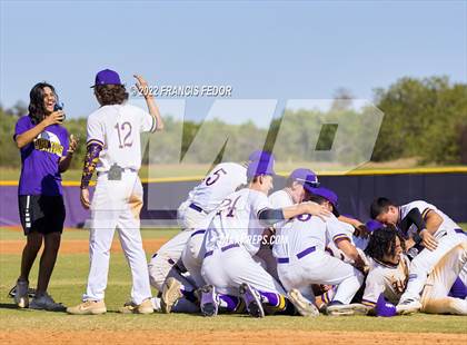 Thumbnail 2 in Lennard vs. Robinson photogallery.