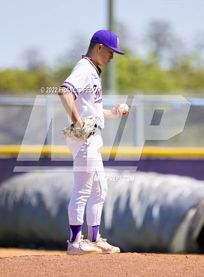 Thumbnail 3 in Lennard vs. Robinson photogallery.