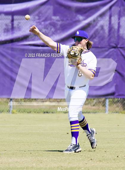 Thumbnail 3 in Lennard vs. Robinson photogallery.