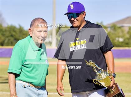 Thumbnail 2 in Lennard vs. Robinson photogallery.