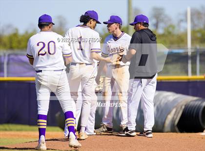 Thumbnail 2 in Lennard vs. Robinson photogallery.