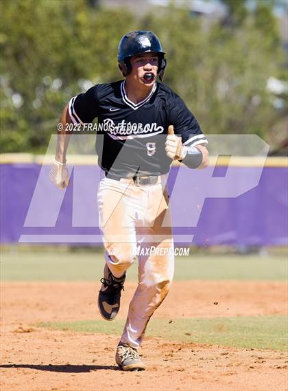 Thumbnail 3 in Lennard vs. Robinson photogallery.