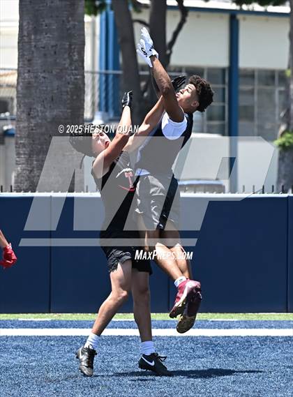 Thumbnail 2 in St. John Bosco vs. San Clemente (Brave 8 Invitational-Game 2) photogallery.