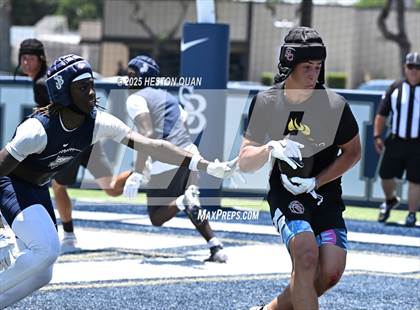 Thumbnail 3 in St. John Bosco vs. San Clemente (Brave 8 Invitational-Game 2) photogallery.