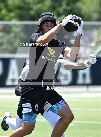 Thumbnail 2 in St. John Bosco vs. San Clemente (Brave 8 Invitational-Game 2) photogallery.