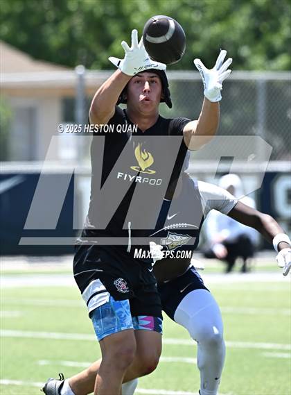 Thumbnail 1 in St. John Bosco vs. San Clemente (Brave 8 Invitational-Game 2) photogallery.