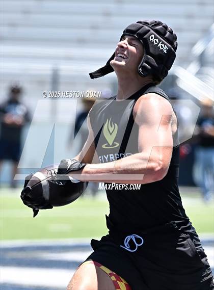 Thumbnail 3 in St. John Bosco vs. San Clemente (Brave 8 Invitational-Game 2) photogallery.