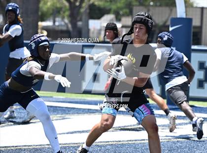Thumbnail 1 in St. John Bosco vs. San Clemente (Brave 8 Invitational-Game 2) photogallery.