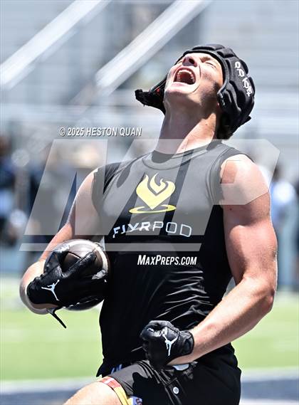 Thumbnail 3 in St. John Bosco vs. San Clemente (Brave 8 Invitational-Game 2) photogallery.