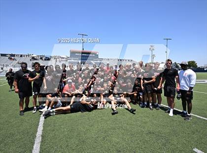 Thumbnail 2 in St. John Bosco vs. San Clemente (Brave 8 Invitational-Game 2) photogallery.