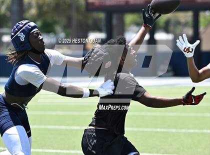 Thumbnail 3 in St. John Bosco vs. San Clemente (Brave 8 Invitational-Game 2) photogallery.